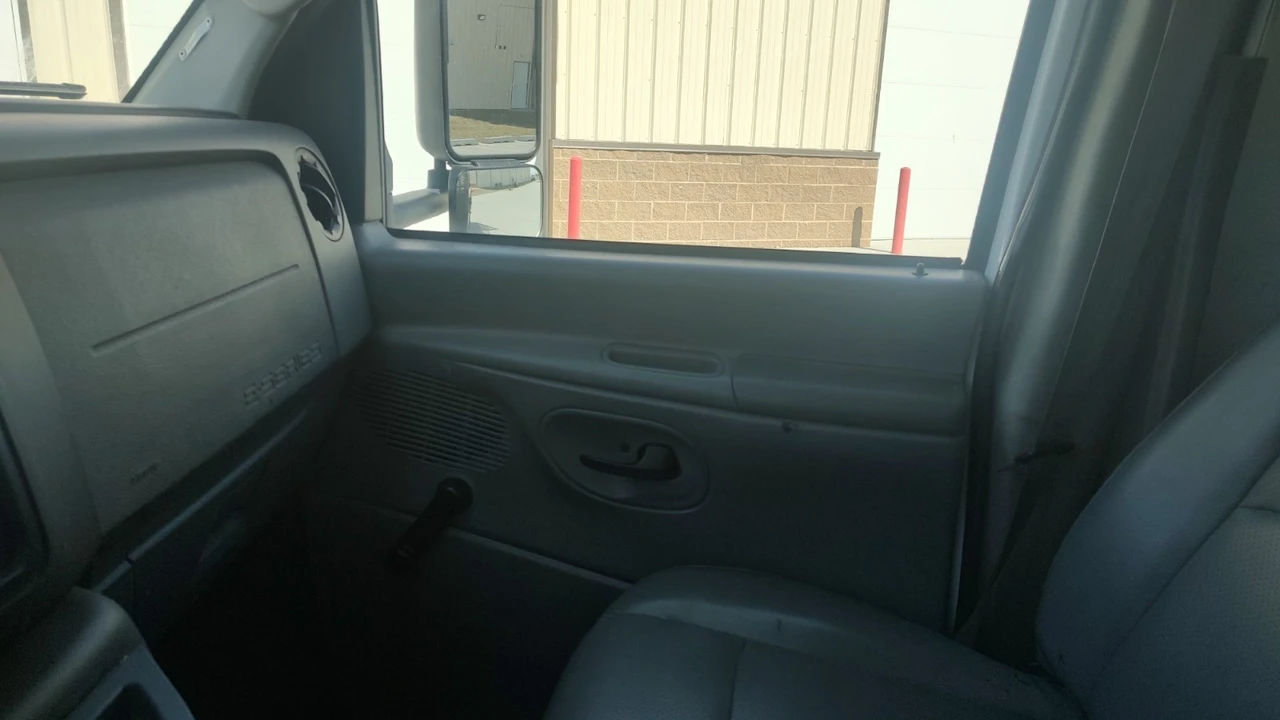 2011 Ford Econoline Van - Image 13 of 14