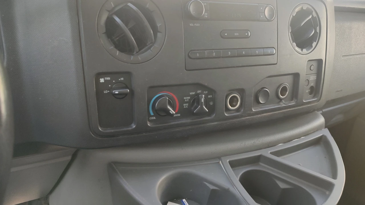 2011 Ford Econoline Van - Image 11 of 14