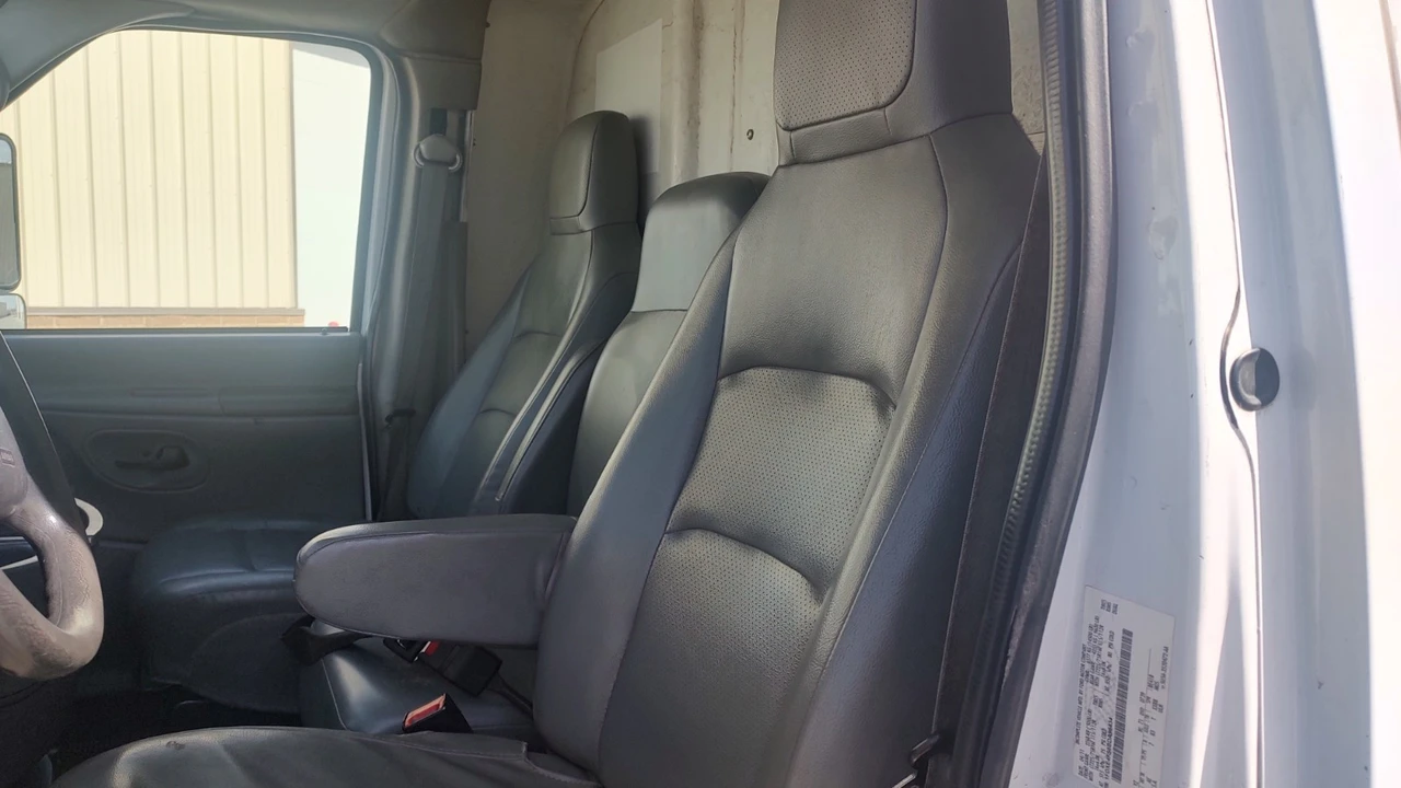 2011 Ford Econoline Van - Image 9 of 14