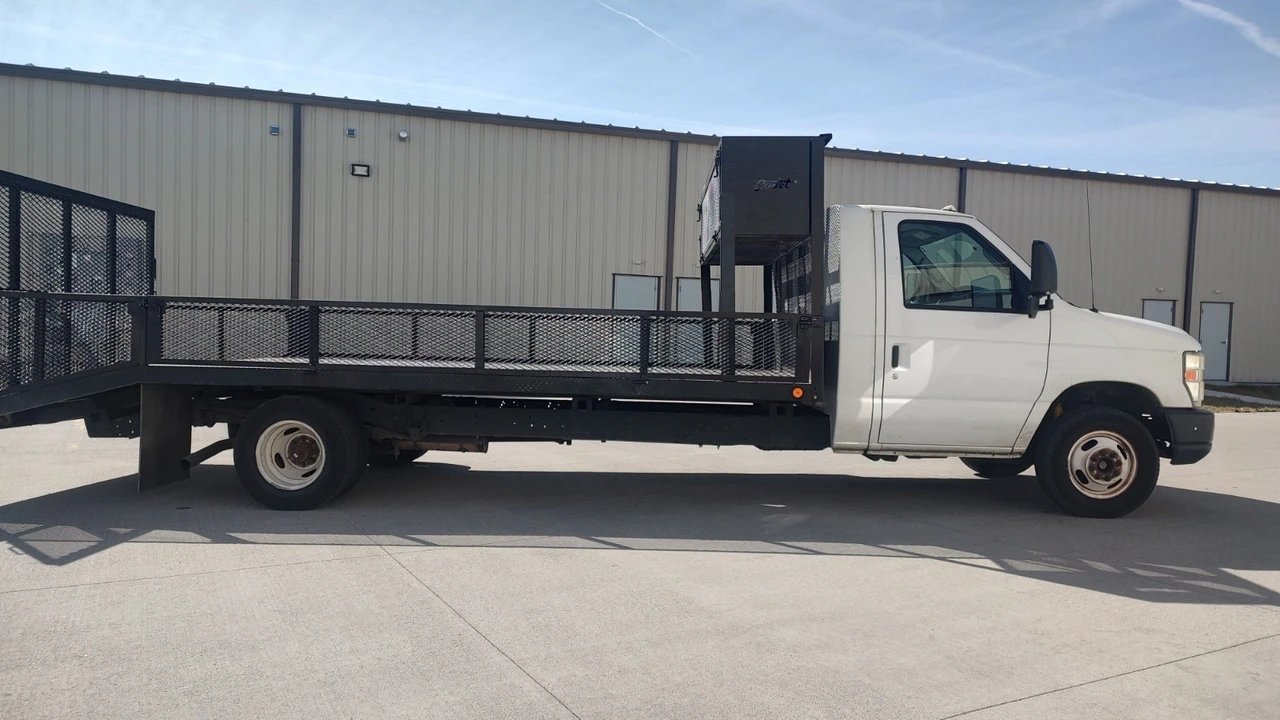 2011 Ford Econoline Van - Image 8 of 14