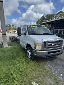 2011 Ford E-450 Super Duty Cutaway Van