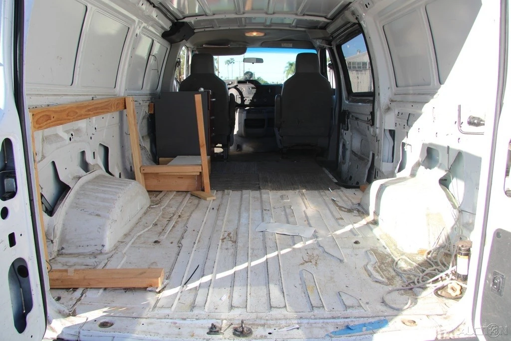 2011 Ford Econoline Van - Image 19 of 21