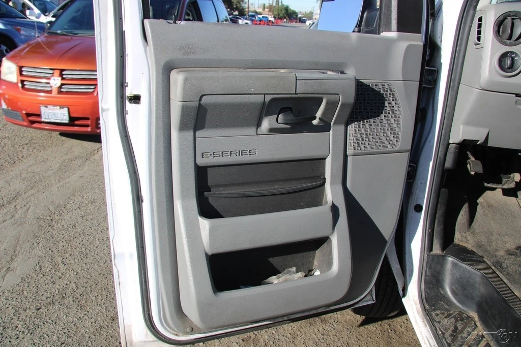 2011 Ford Econoline Van - Image 12 of 21