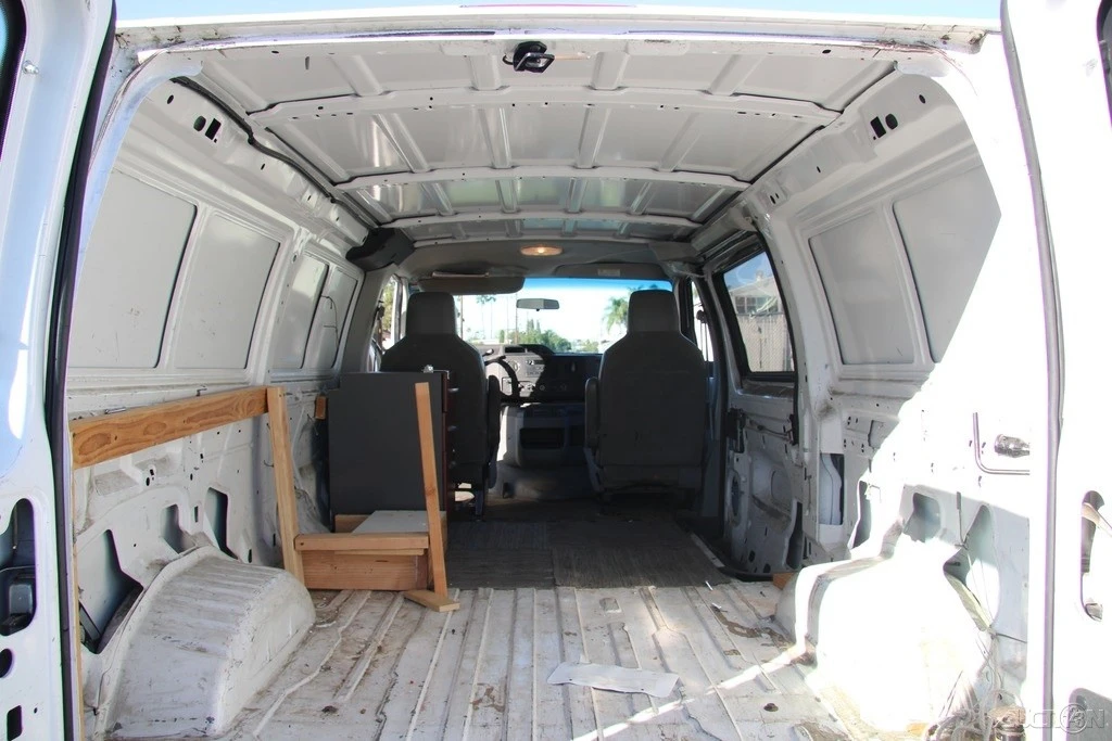 2011 Ford Econoline Van - Image 18 of 21