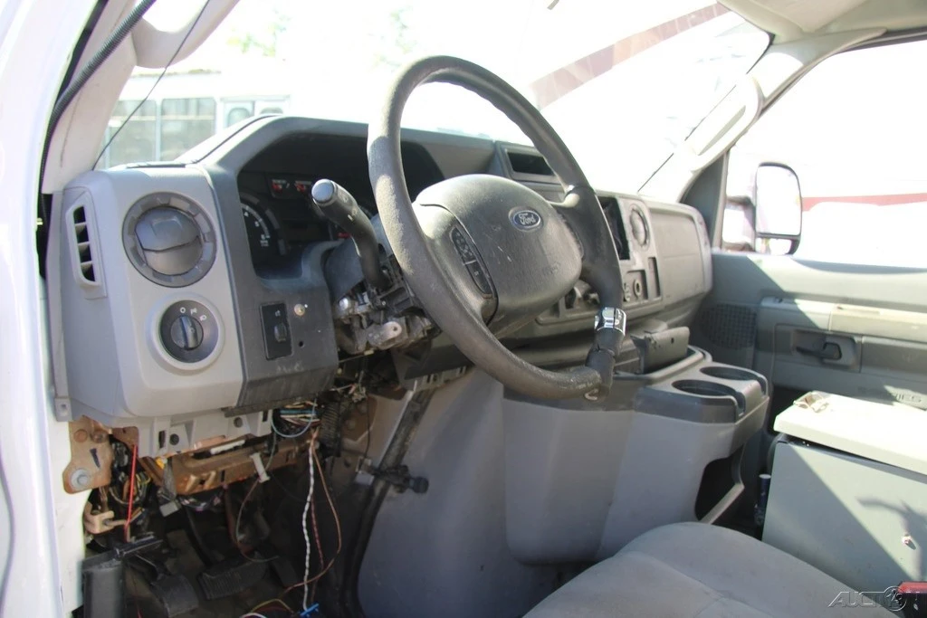 2011 Ford Econoline Van - Image 13 of 21