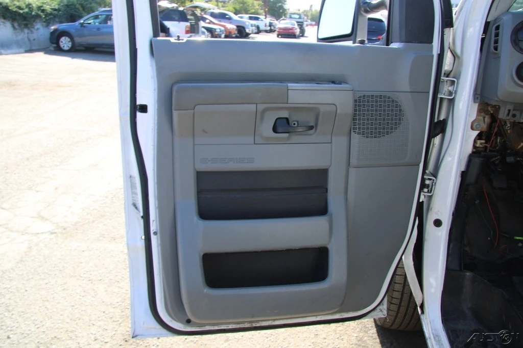 2011 Ford Econoline Van - Image 11 of 21