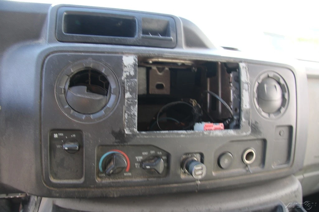 2011 Ford Econoline Van - Image 15 of 21