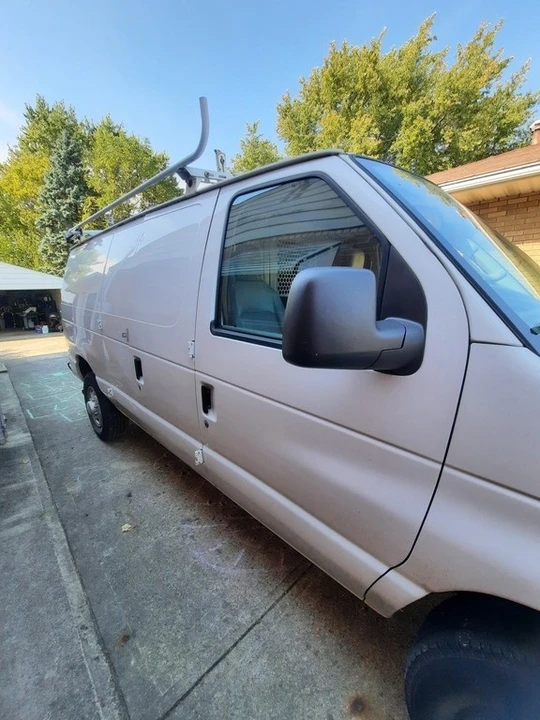 2011 Ford Econoline Van - Image 2 of 11
