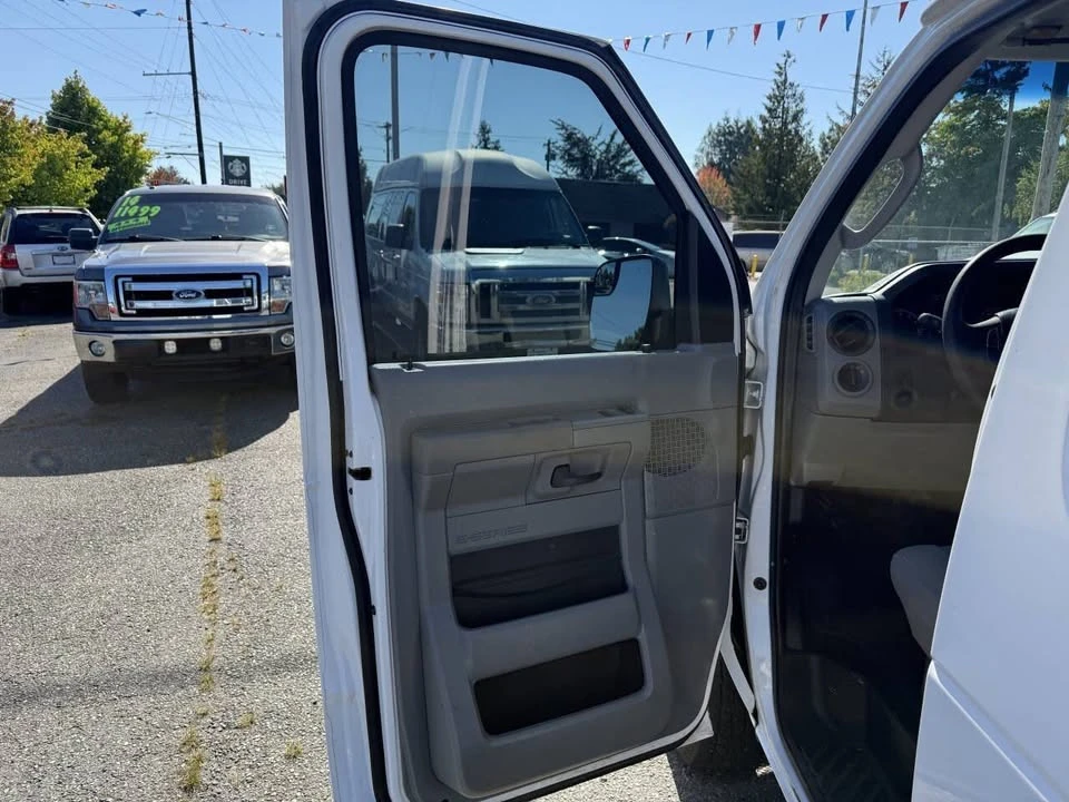 2011 Ford Econoline Van - Image 11 of 20