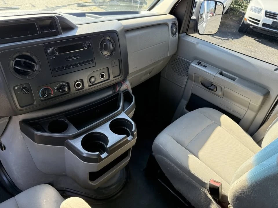 2011 Ford Econoline Van - Image 17 of 20