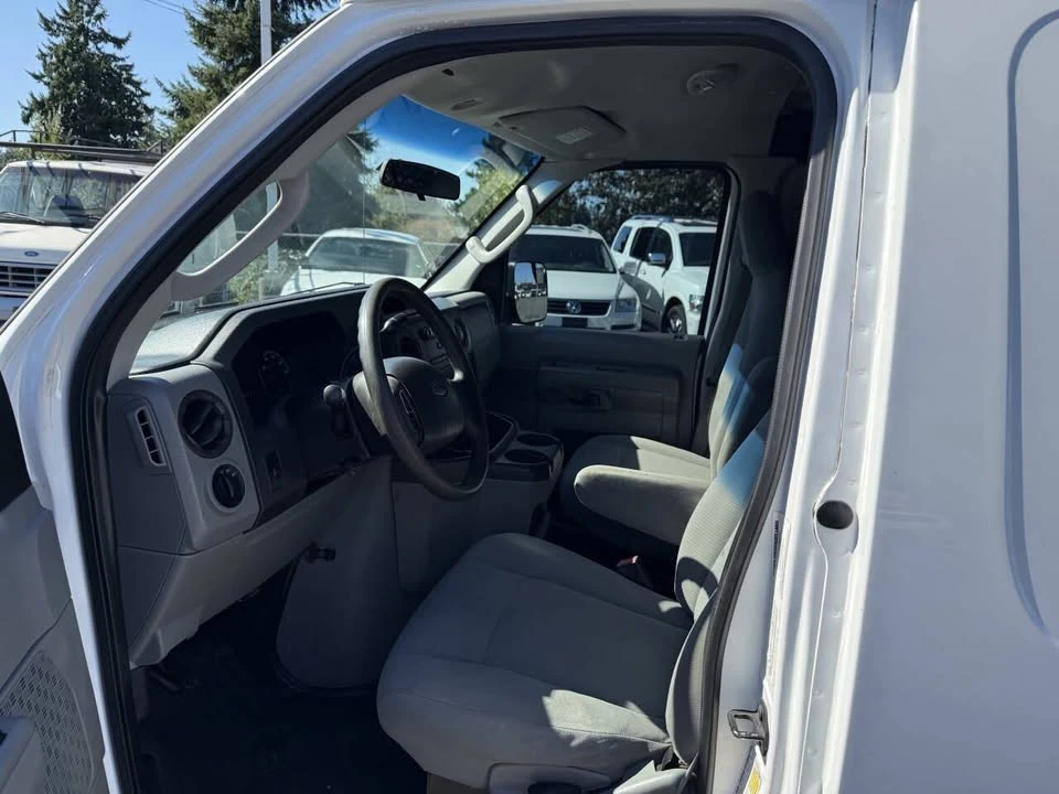 2011 Ford Econoline Van - Image 10 of 20