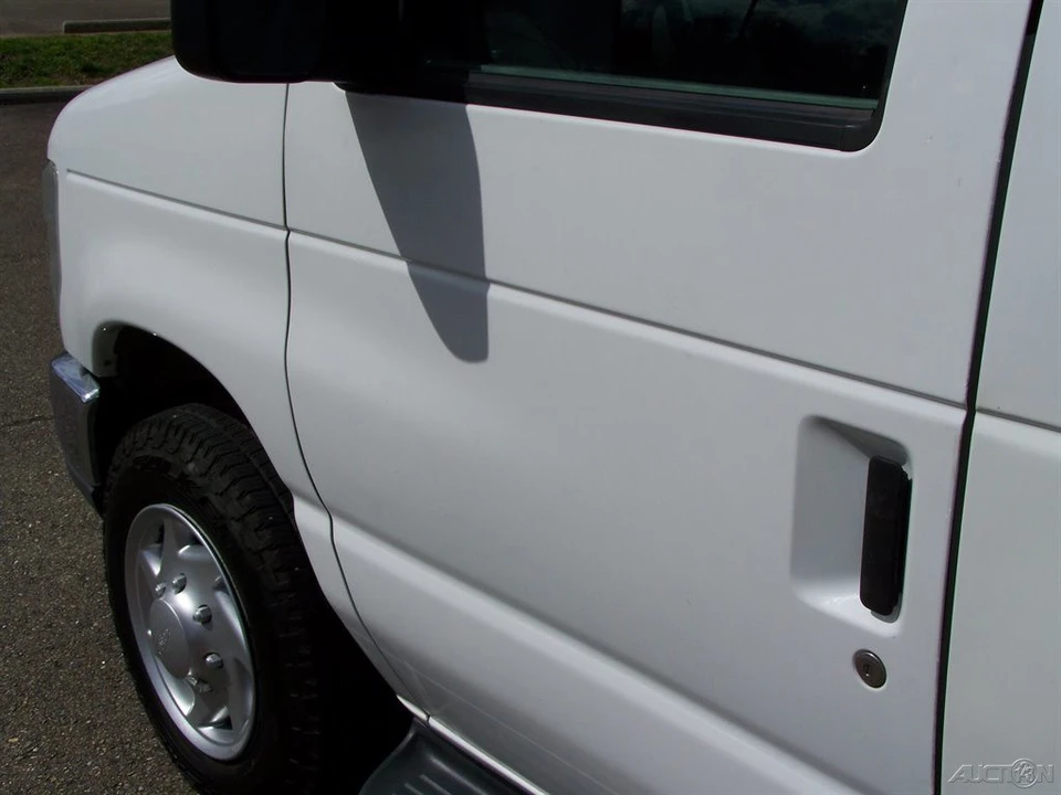 2011 Ford Econoline Van - Image 20 of 21