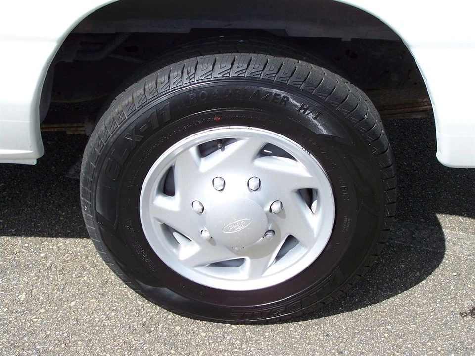 2011 Ford Econoline Van - Image 9 of 21