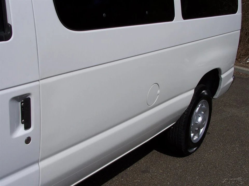 2011 Ford Econoline Van - Image 18 of 21