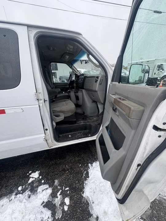 2011 Ford Econoline Van - Image 11 of 13