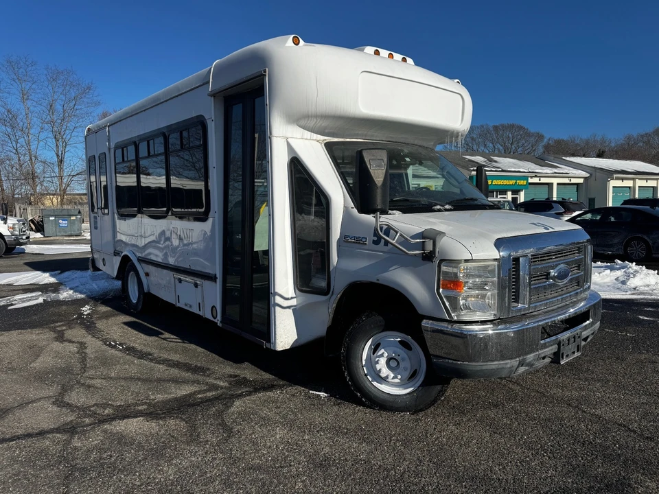 2011 Ford Econoline Van - Image 12 of 18