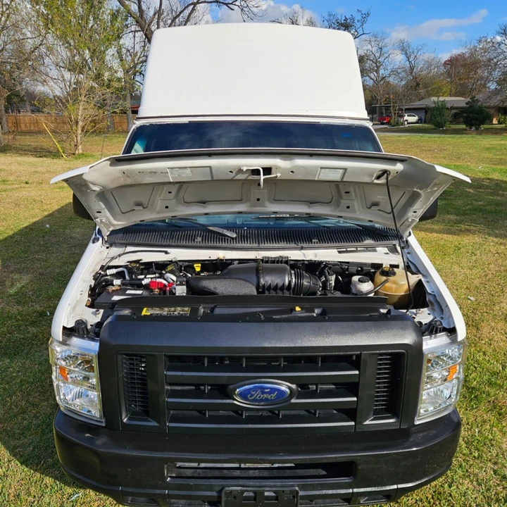 2011 Ford Econoline Van - Image 14 of 16