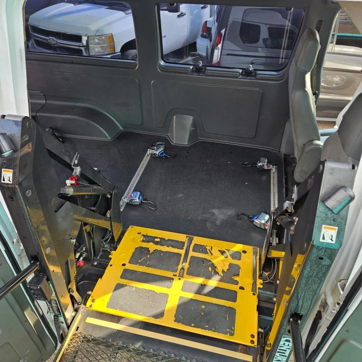 2011 Ford Econoline Van - Image 8 of 16
