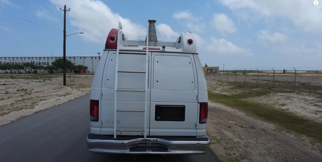 2011 Ford Econoline Van - Image 2 of 20