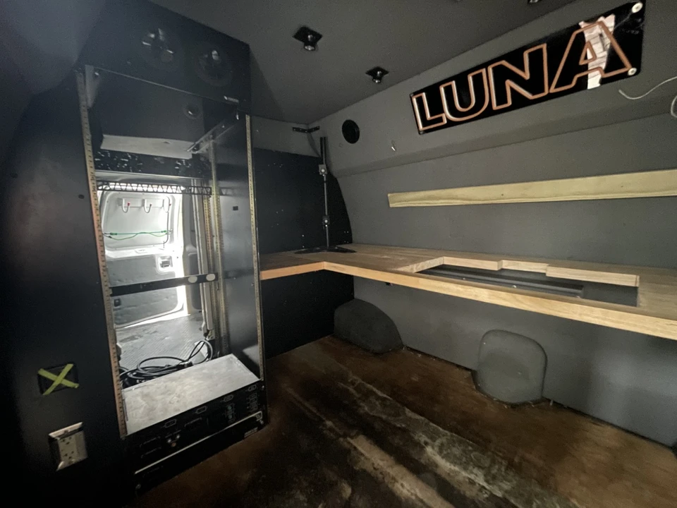 2011 Ford Econoline Van - Image 16 of 20