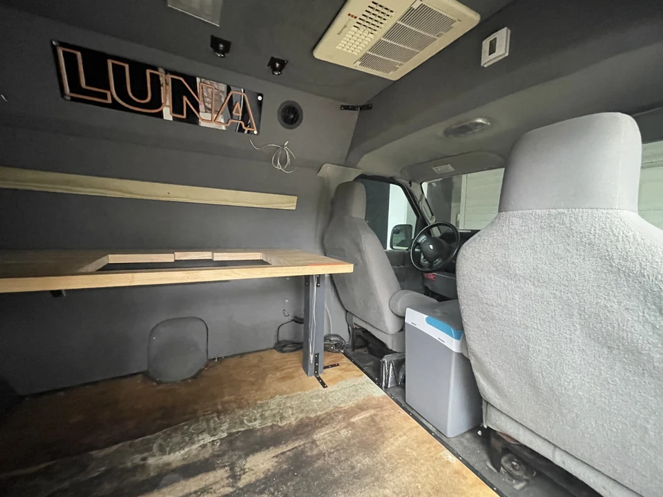 2011 Ford Econoline Van - Image 19 of 20