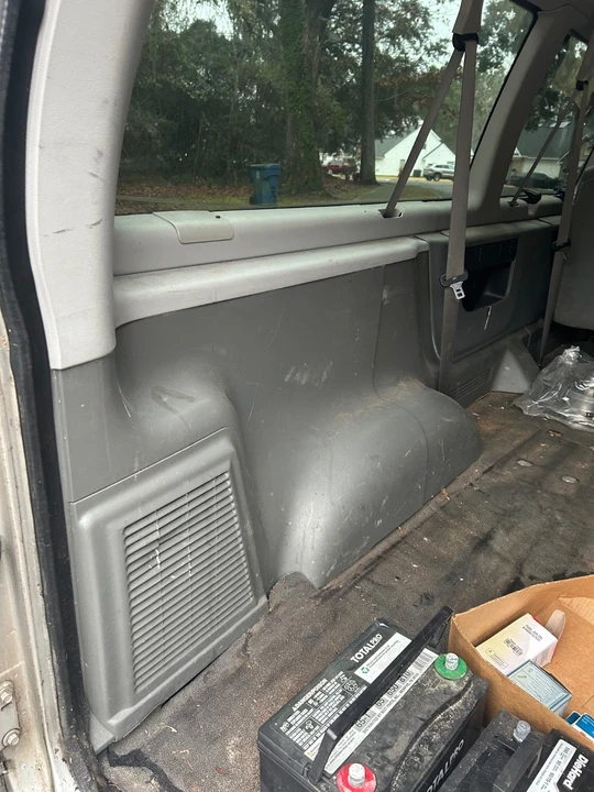 2011 Ford Econoline Van - Image 7 of 21