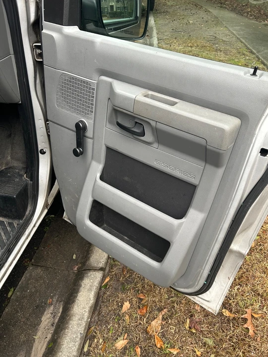 2011 Ford Econoline Van - Image 17 of 21