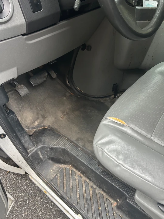 2011 Ford Econoline Van - Image 13 of 21
