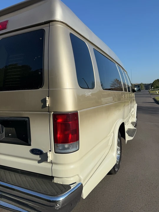 2011 Ford Econoline Van - Image 19 of 21