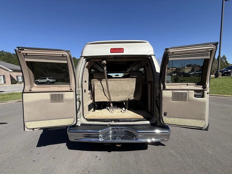 2011 Ford Econoline Van - Image 8 of 21