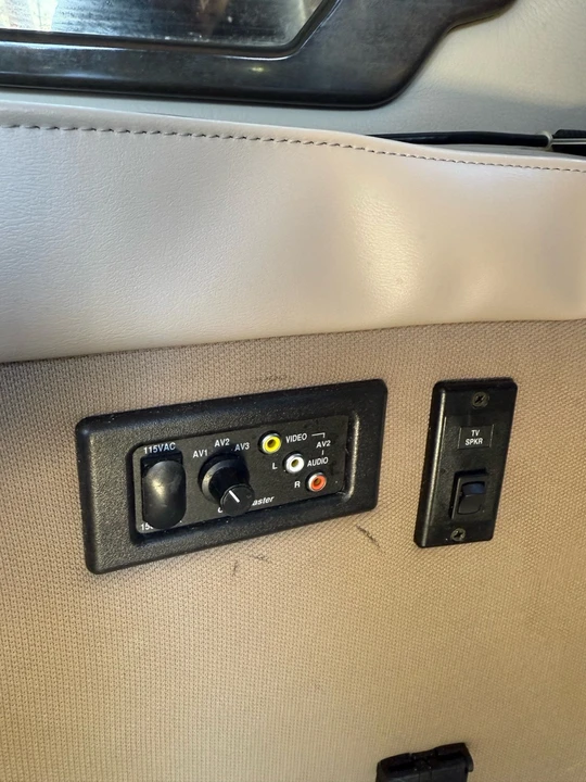 2011 Ford Econoline Van - Image 9 of 21