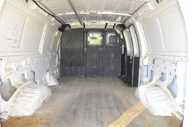 2011 Ford Econoline Van - Image 13 of 21