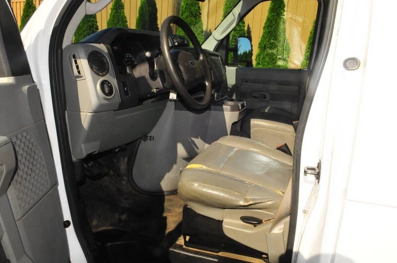 2011 Ford Econoline Van - Image 10 of 21