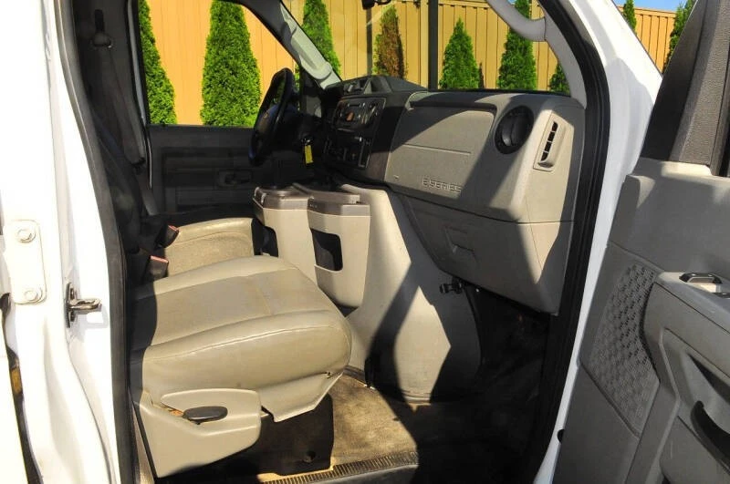 2011 Ford Econoline Van - Image 16 of 21