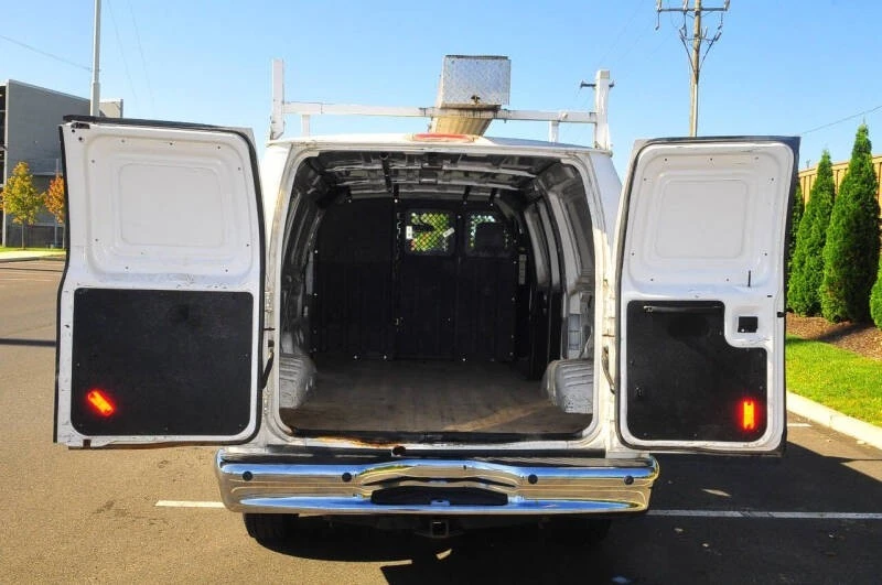 2011 Ford Econoline Van - Image 14 of 21