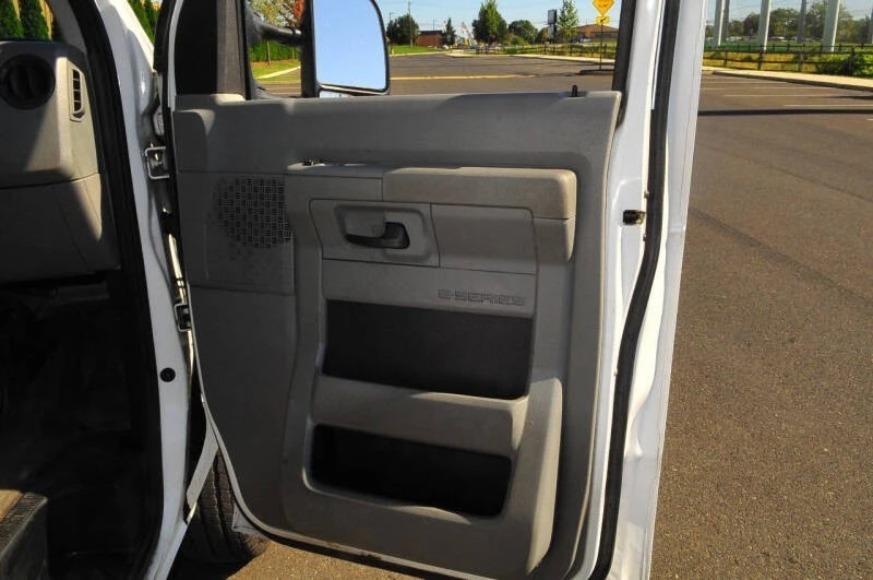 2011 Ford Econoline Van - Image 15 of 21