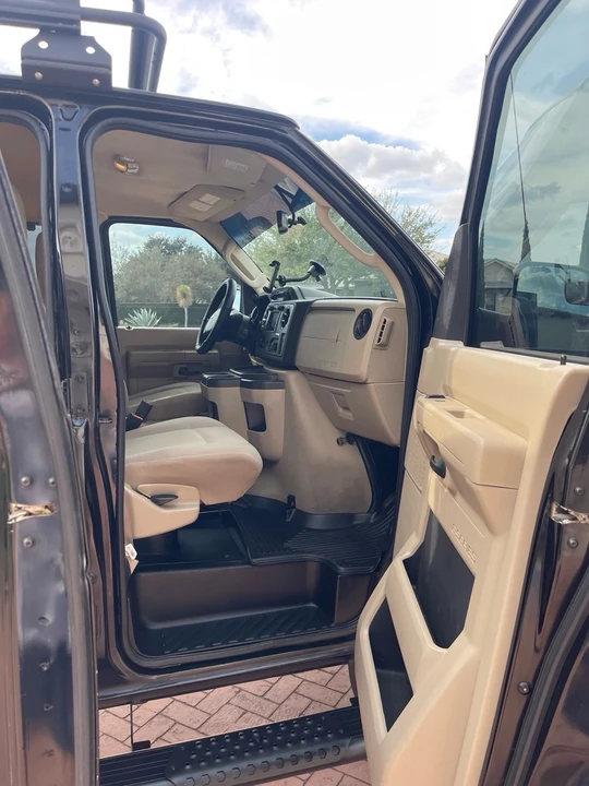 2011 Ford Econoline Van - Image 14 of 21