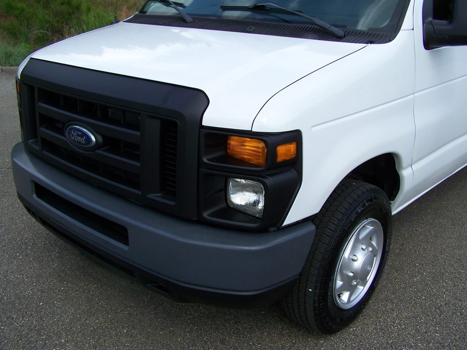 2011 Ford Econoline Van - Image 10 of 31