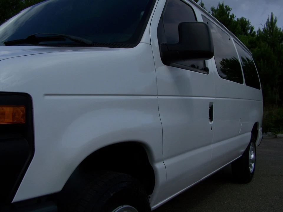 2011 Ford Econoline Van - Image 12 of 31