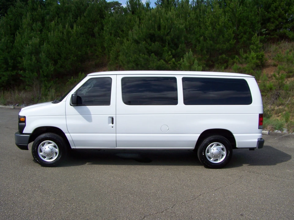 2011 Ford Econoline Van - Image 2 of 31