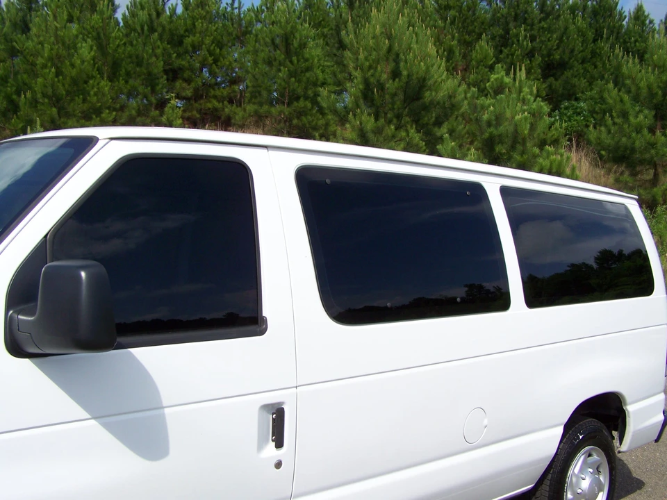 2011 Ford Econoline Van - Image 15 of 31