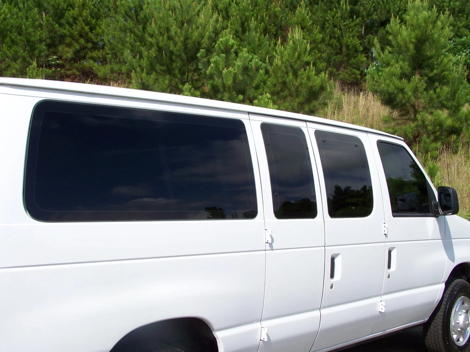 2011 Ford Econoline Van - Image 20 of 31