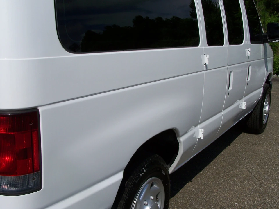 2011 Ford Econoline Van - Image 19 of 31