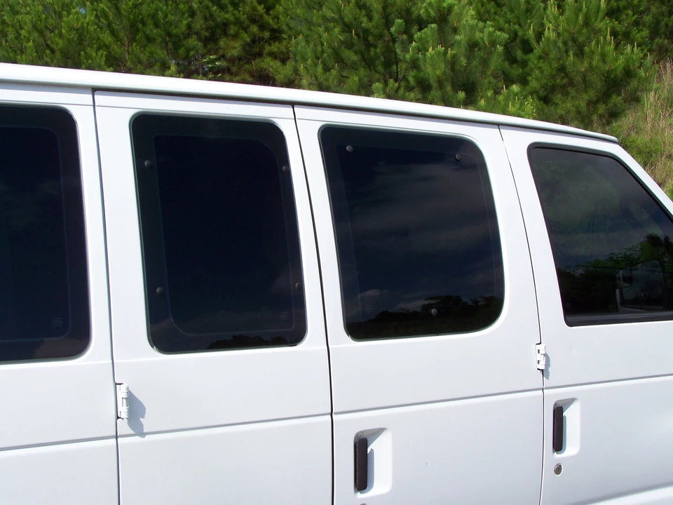 2011 Ford Econoline Van - Image 22 of 31