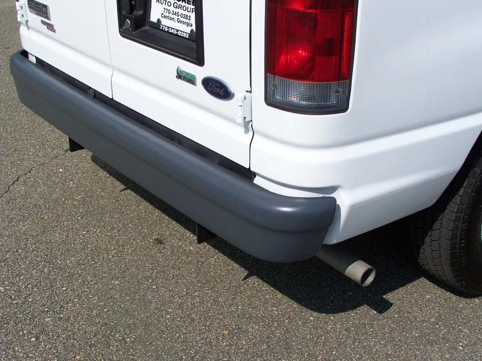 2011 Ford Econoline Van - Image 18 of 31