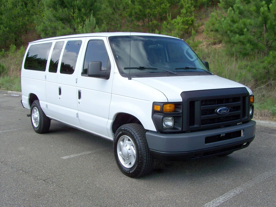 2011 Ford Econoline Van - Image 7 of 31