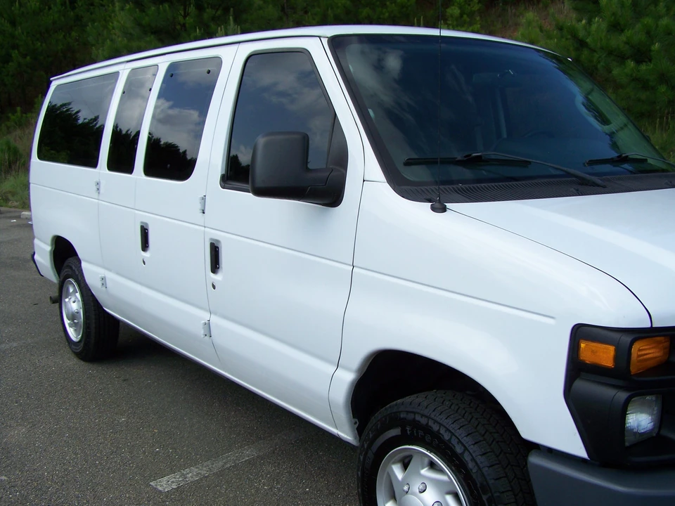 2011 Ford Econoline Van - Image 24 of 31