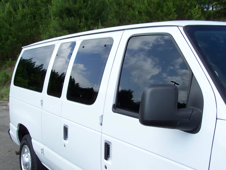 2011 Ford Econoline Van - Image 23 of 31