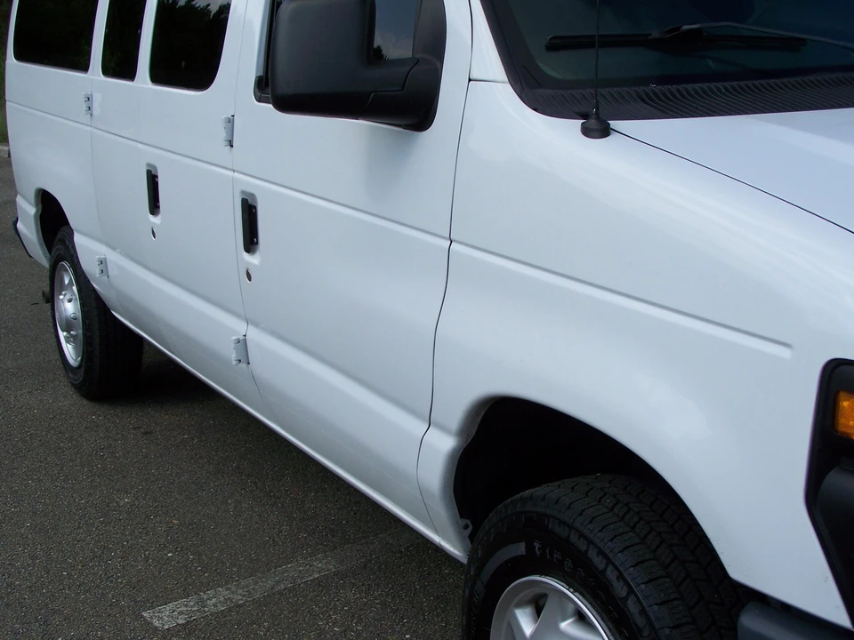 2011 Ford Econoline Van - Image 13 of 31
