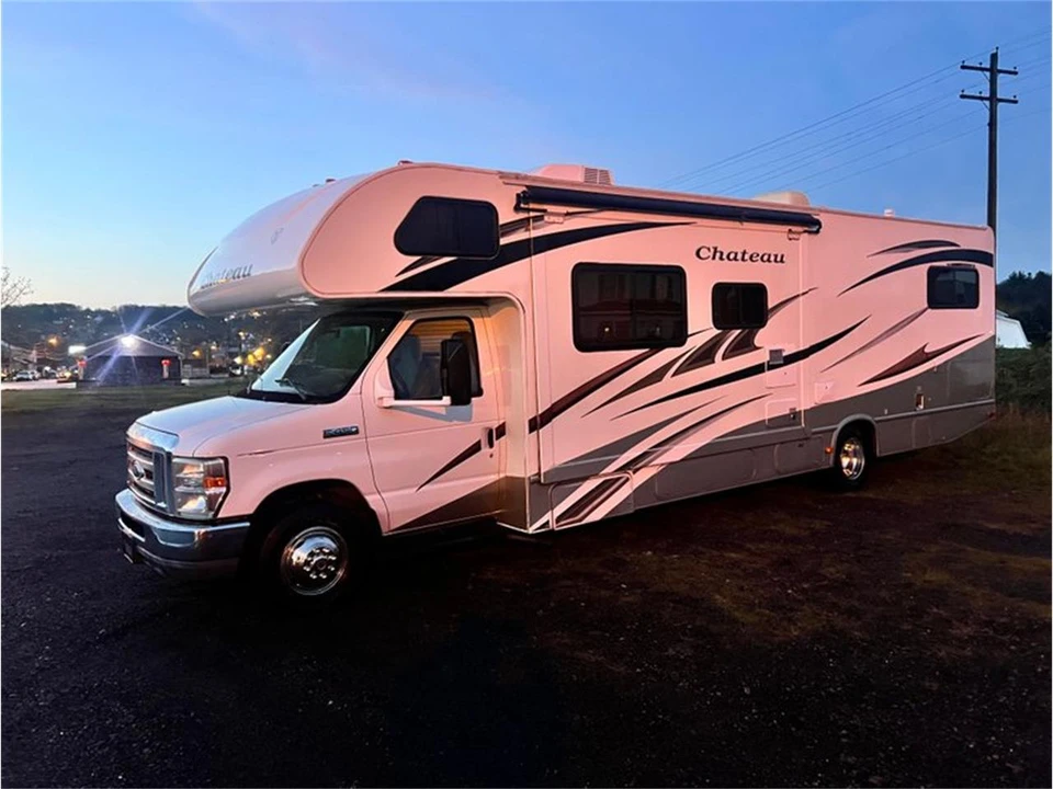 2011 Ford Econoline Van - Image 2 of 7
